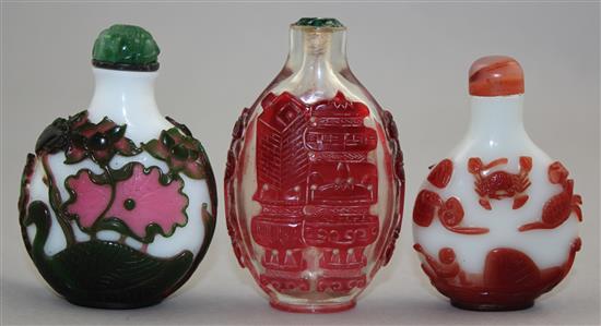 Three Chinese overlaid glass snuff bottles, 1850-1940, Richards no.s 277, 402 and 405